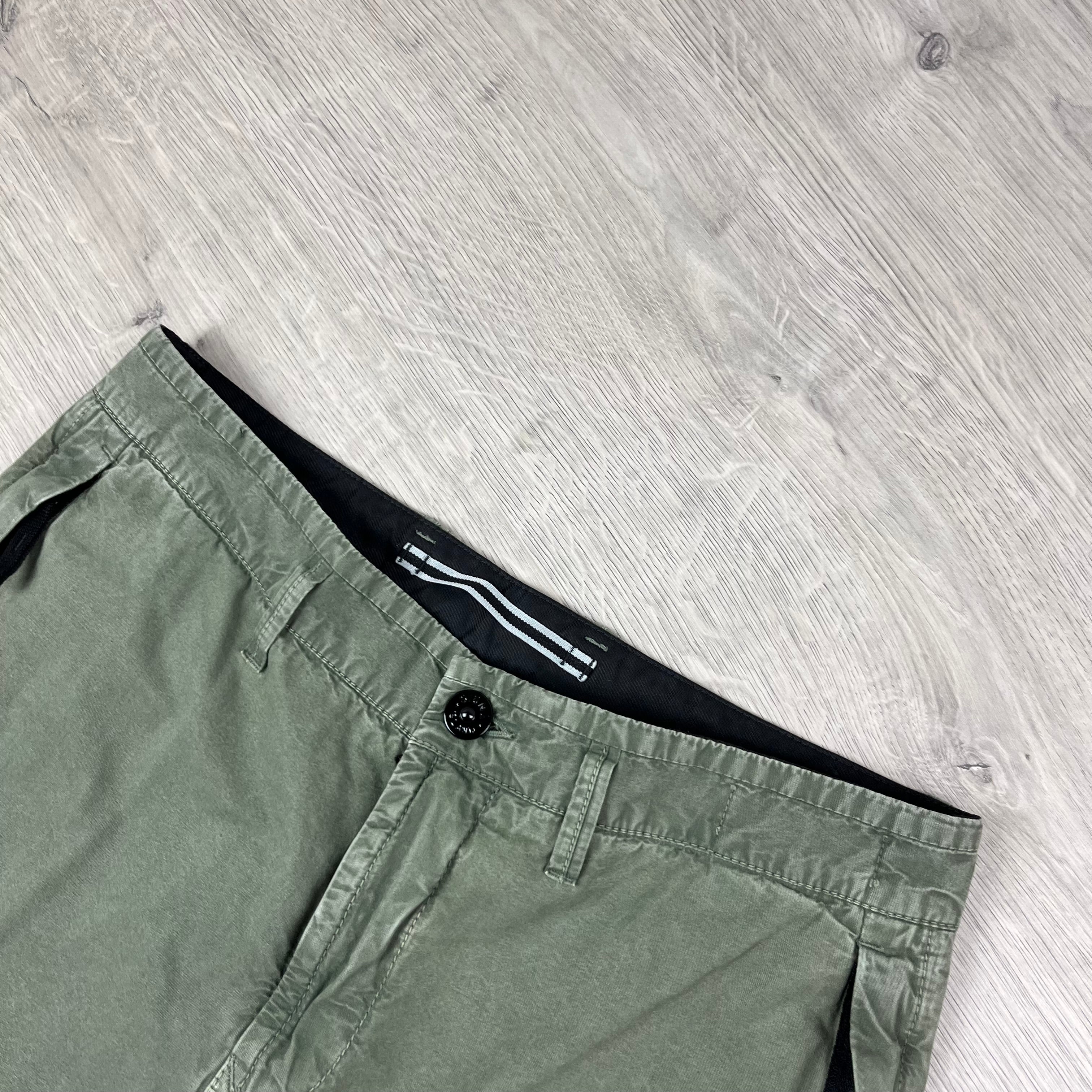 Stone Island Cargo Shorts - Musk Green