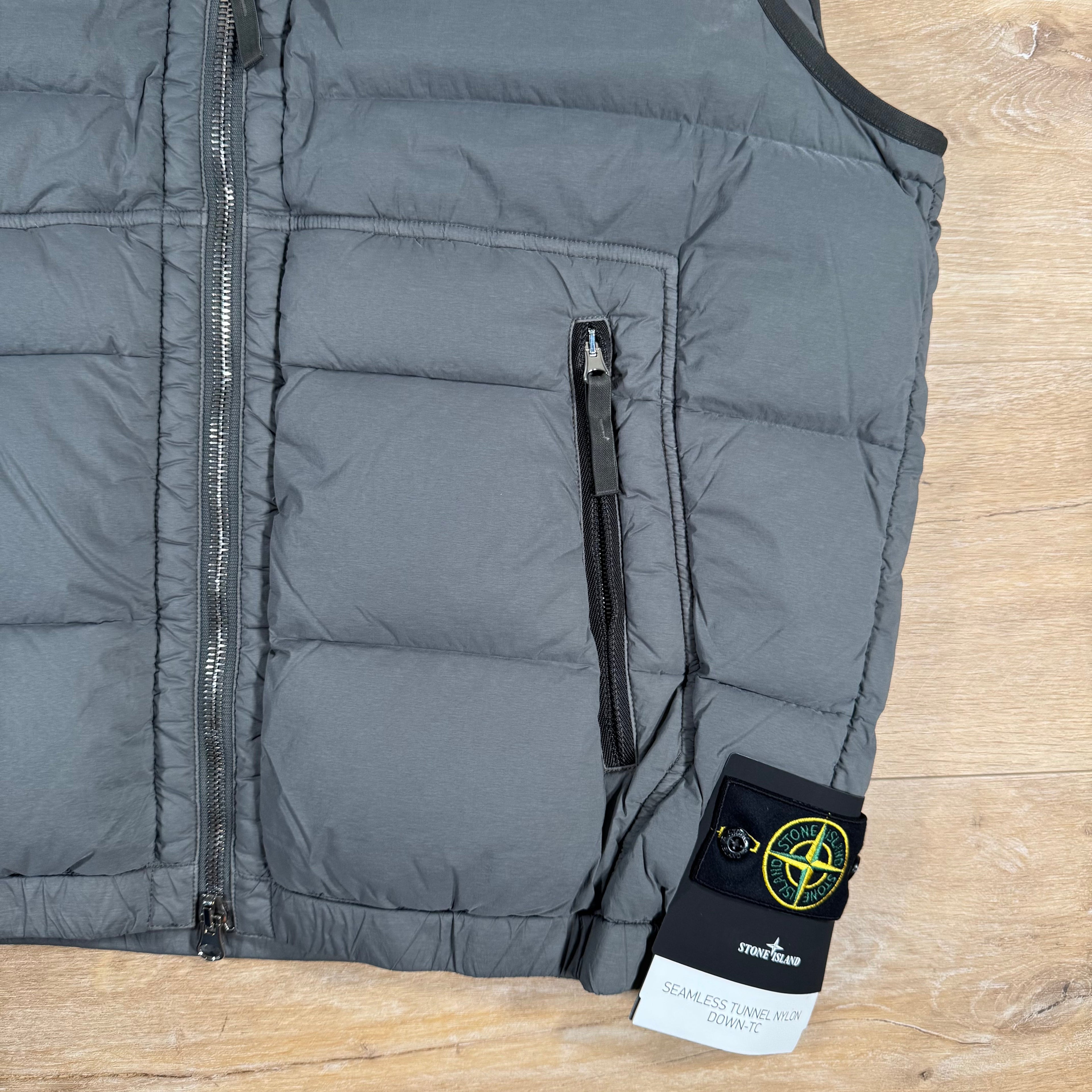 Stone Island Seamless Tunnel Nylon Down-TC Vest in Cement