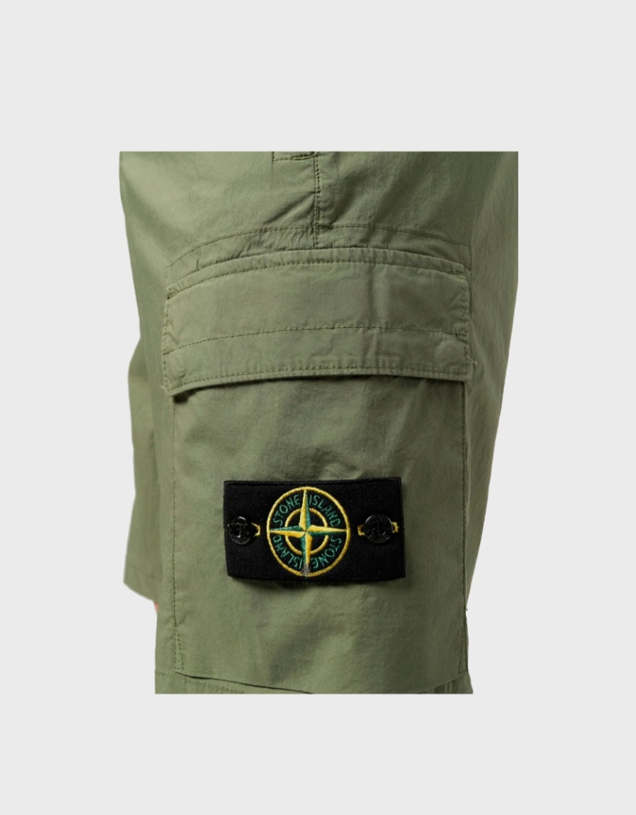 Stone Island L0804 Regular Fit Cargo Shorts In Olive