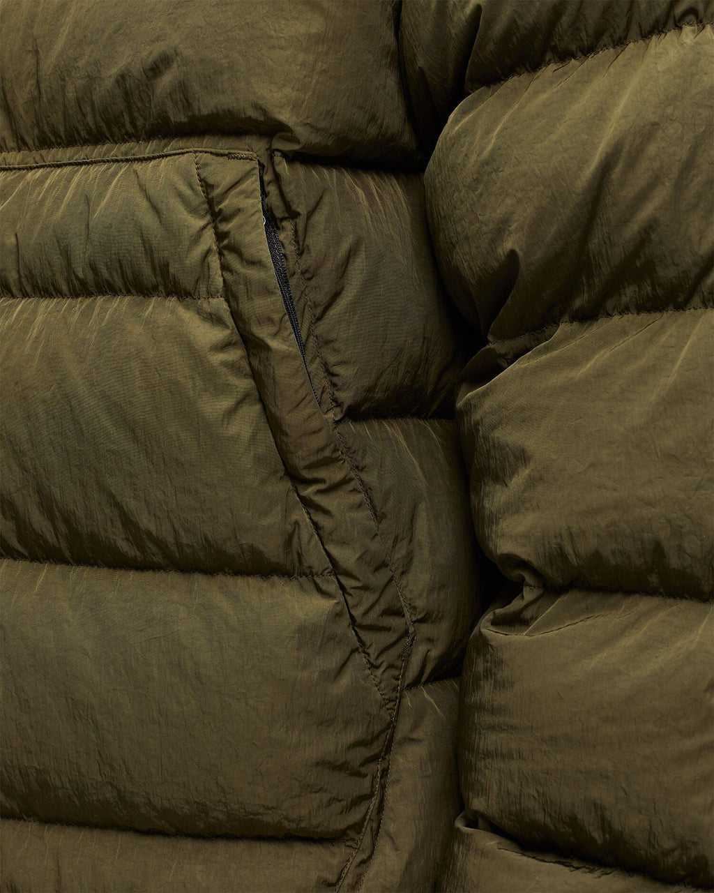 Cp Company Eco-Chrome R Goggle Down Jacket in Ivy Green